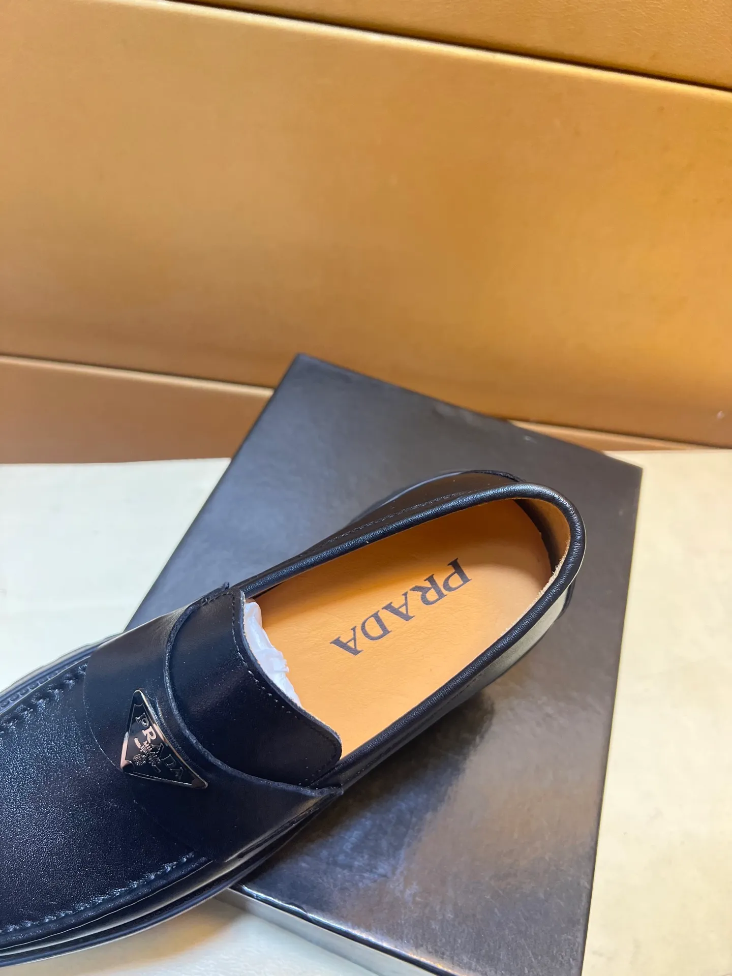pp440💰👑👑👑 PRADA*PRADA Niuli·Exclusive first release·～Unique modern style sneakers. Counter purchasing 🏃casual leather shoes😍😍 original shiny leather imported from Italy (refuses to discolor and rub feet) soles: original soles specially provided by the original factory, super cool 😍 lace up and walk with wind 👍 style design ⚠️ super comfortable, wear-resistant and non-slip original soles. Just like shooting the real thing🎬The real thing is better. Suitable for outdoor and driving👍Perfect high-quality sneakers, men's shoe size: 38-44